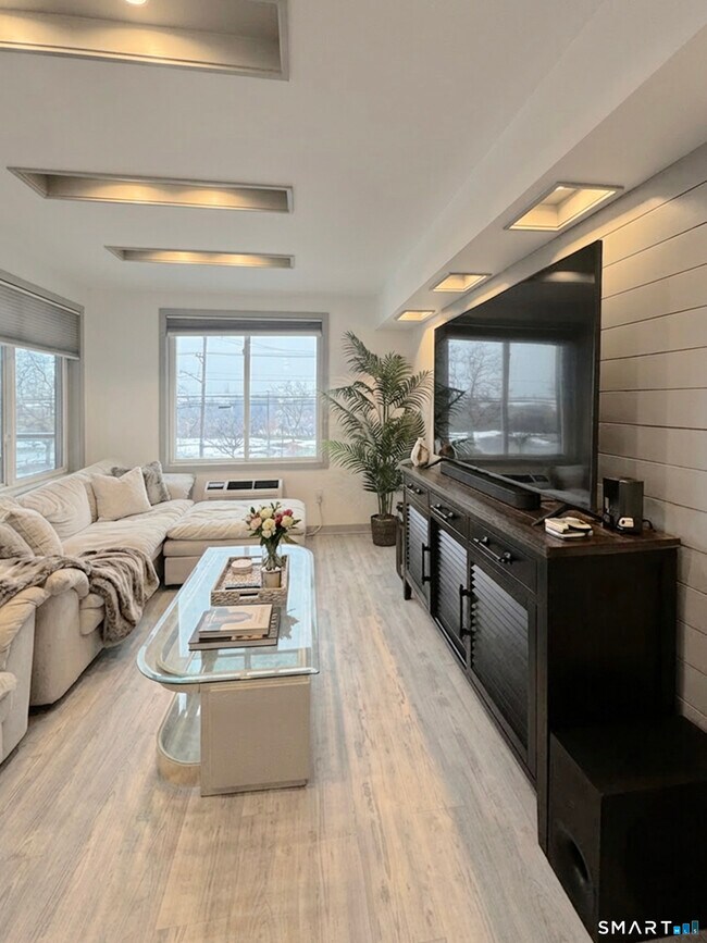 Building Photo - 60 Connecticut Ave