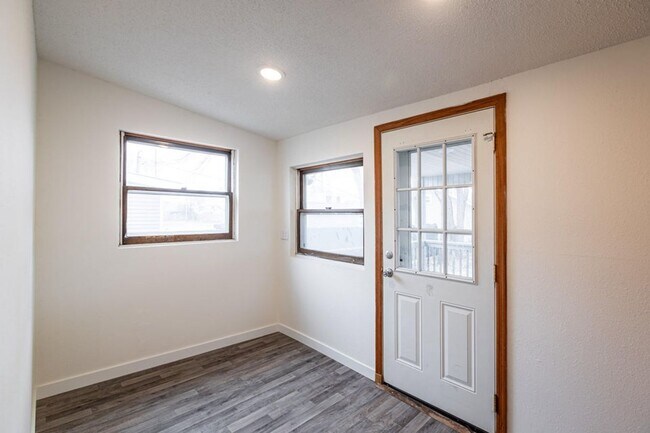 Building Photo - 3-4BR Rent or Rent to Own with New Kitchen and Garage!