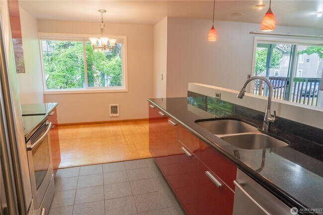 Building Photo - 1Bd/1Ba Redmond Condo