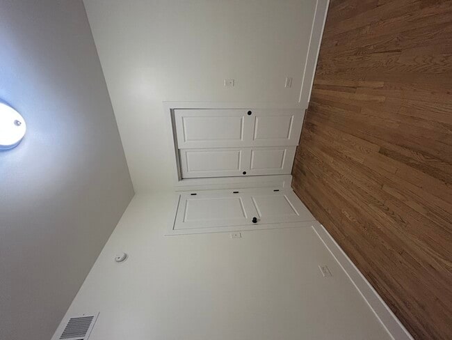 Building Photo - 1439 E 66th Pl