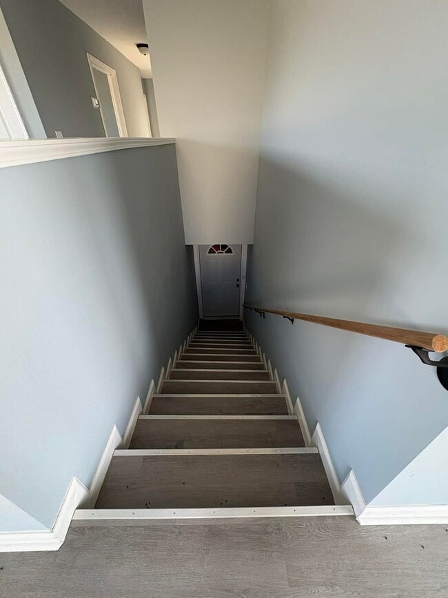 Building Photo - Country Living Comfort!