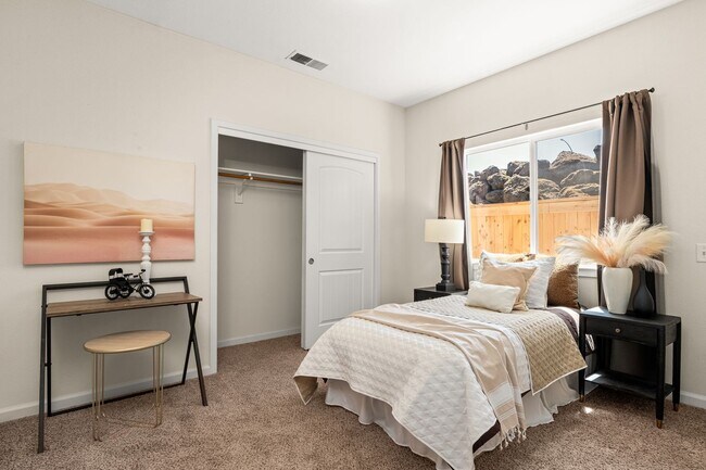 Building Photo - 1459 Yosemite Dr