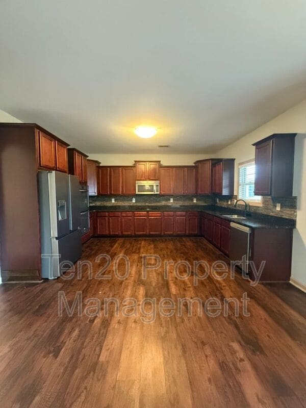 Building Photo - 25 Red Maple St