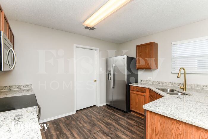 Building Photo - 5017 Waterford Dr