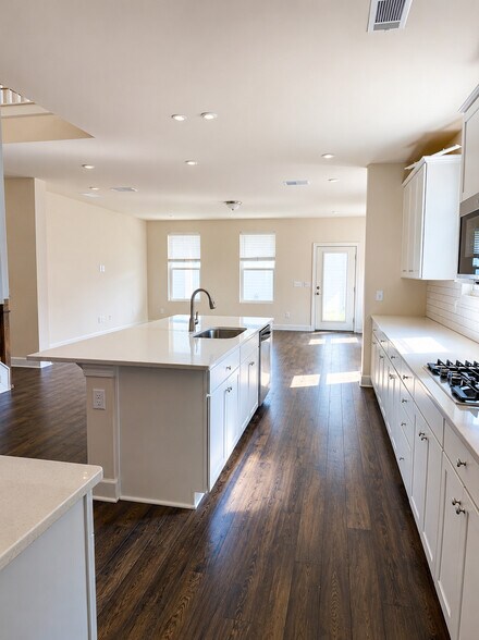 Building Photo - 400 Mabels Way