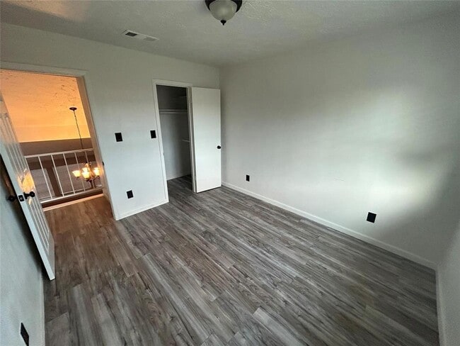 Building Photo - 13507 White Cliff Dr