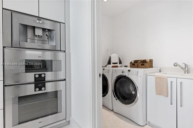 Building Photo - 16901 Collins Ave