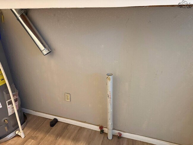 Building Photo - 1916 7th St