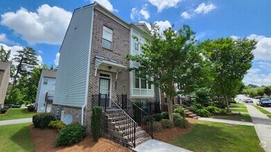Building Photo - Modern Corner-Lot Townhome in Berkeley Vil...