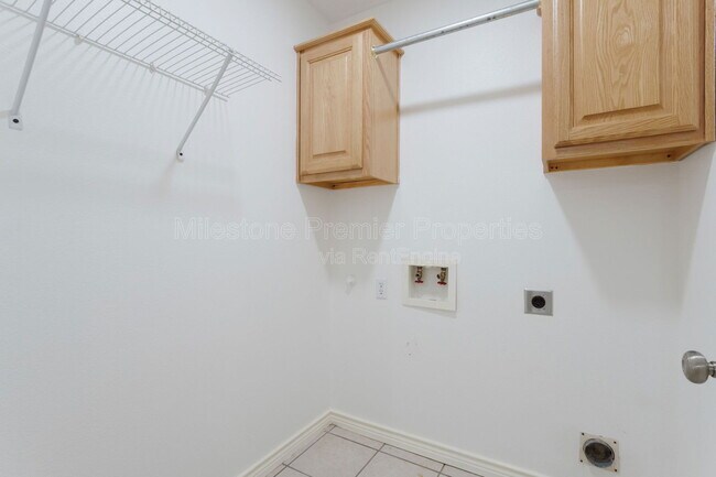 Building Photo - 1021 Rice St