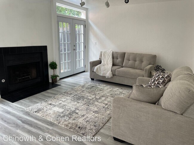 Building Photo - 2 br, 2.5 bath House - 1621 S Quaker Ave U...
