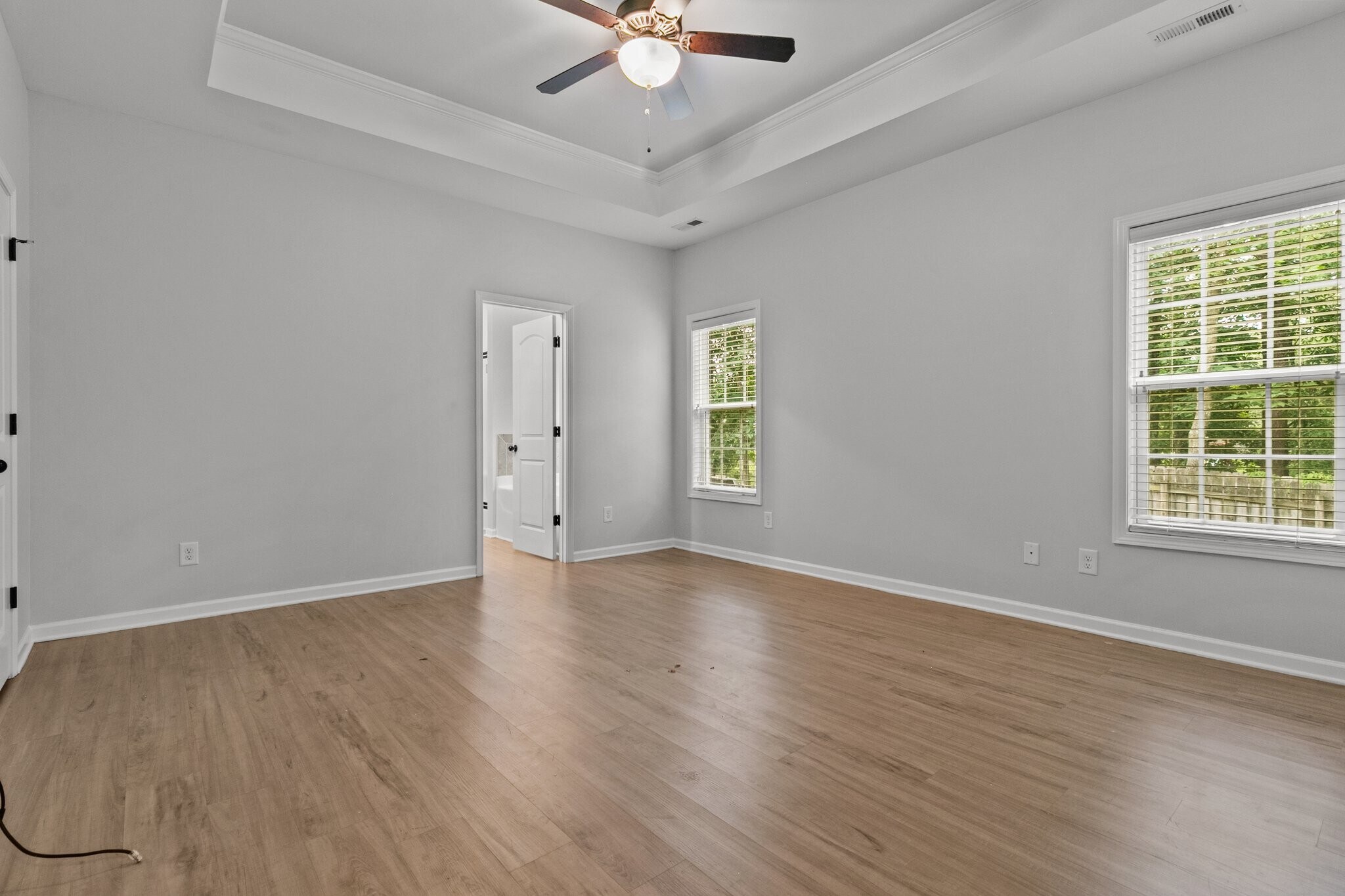 Building Photo - 6471 Chamblee Dr