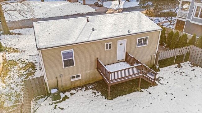 Building Photo - 835 N Forest Ave