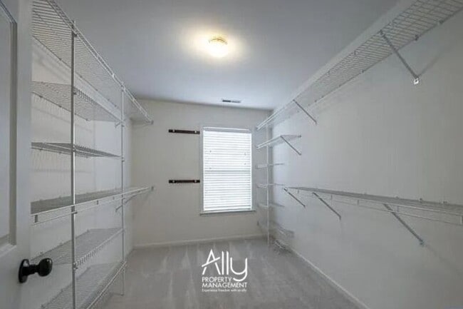 Building Photo - 170 W Rosewood Dr