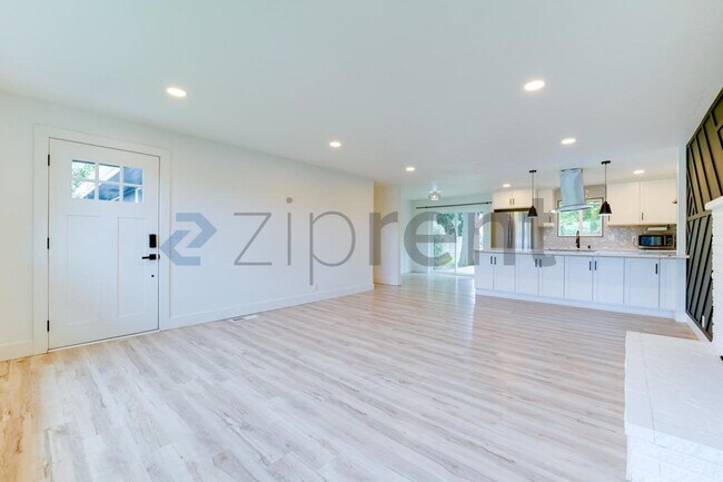 Building Photo - 511 SW 120th St