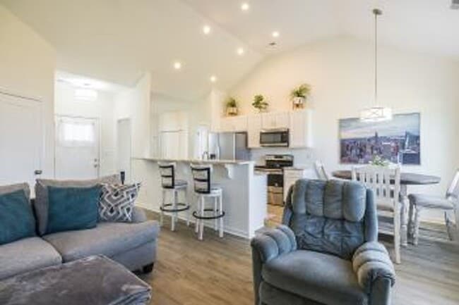 Building Photo - Creekside at Aragona Village