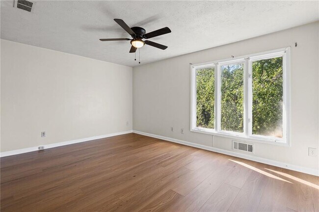 Building Photo - 2122 Fieldstone View Ct SE