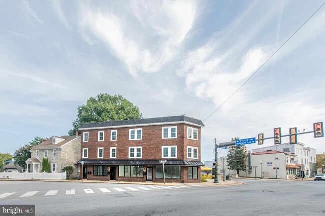 Building Photo - 5 Park Ln