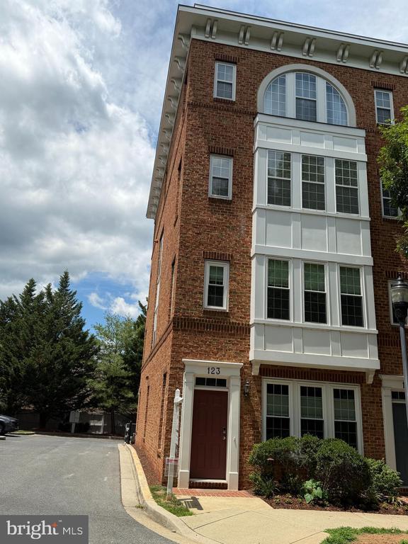 Building Photo - 123 Bucksfield Rd