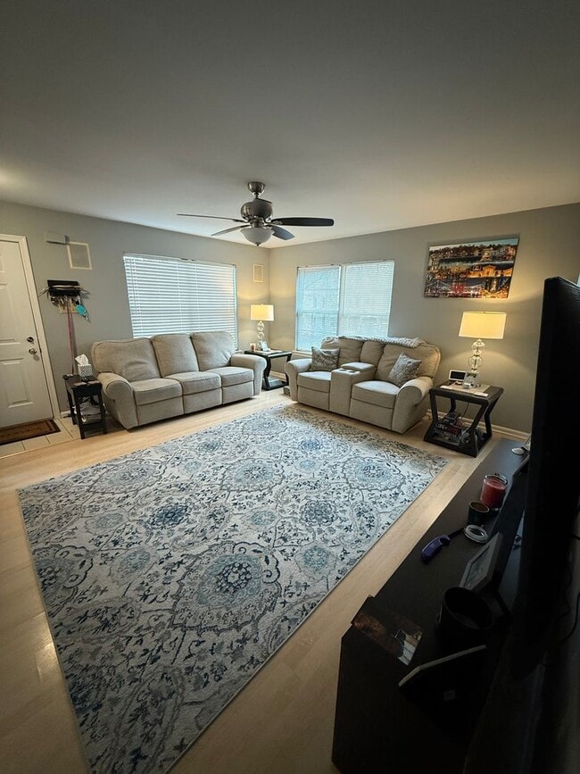 Building Photo - 2 Bed / 1.5 Bath Townhome in Patriot's Ridge