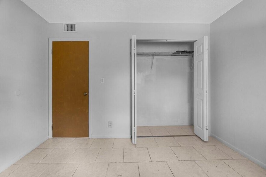 Building Photo - 2424 NW 39th Way