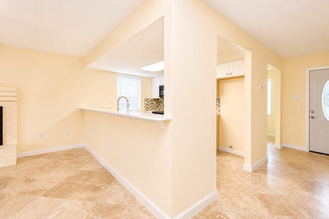Building Photo - 2110 Whiteback Dr