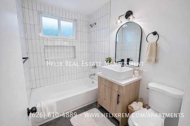 Building Photo - 1728 N Sierra Bonita Ave