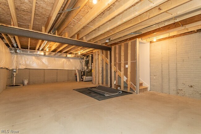 Building Photo - 472 Roberta Dr