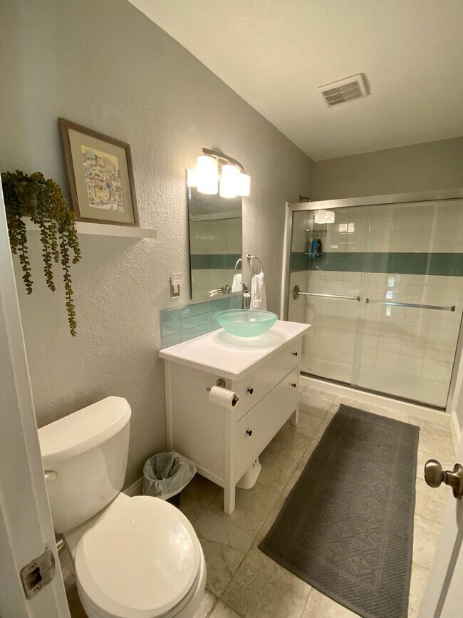 Building Photo - Short-Term Special $500 OFF First Month Rent | Short-Term Lease