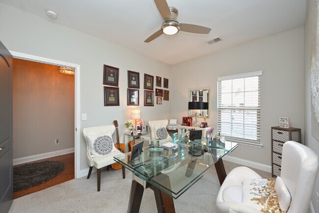 Building Photo - Resort Living at its finest in Foxland Harbor, Gallatin's premier golf and lake community!