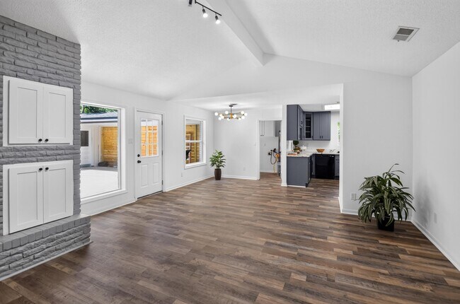 Building Photo - 5675 Sylmar Rd