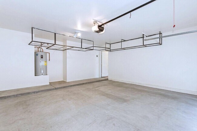 Building Photo - 538 E Dragon Springs Dr