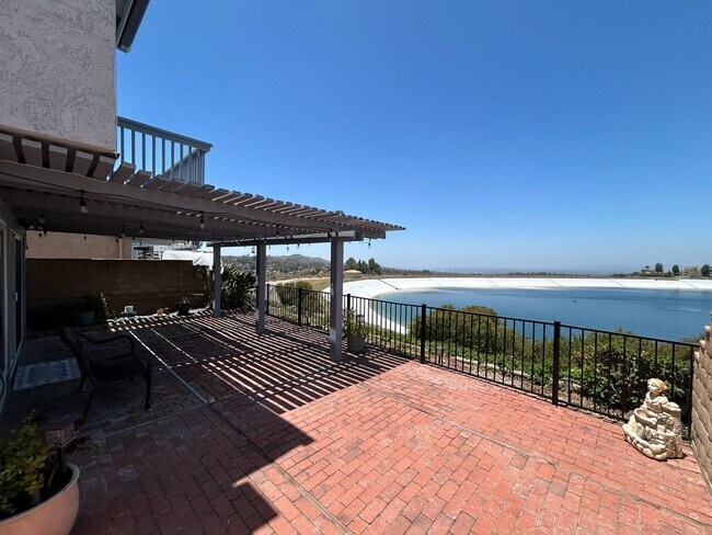 Building Photo - Dazzling Lake Summit Lake View Single Family Home!
