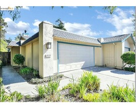 Building Photo - 1577 London Cir