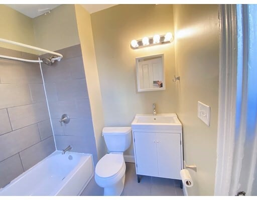 Building Photo - 69 Phillips St