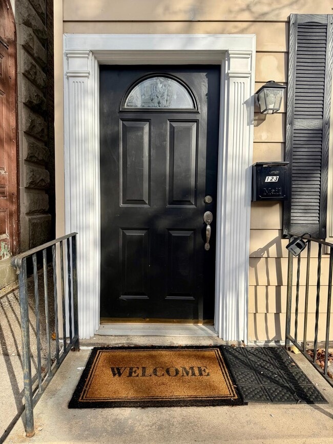 Building Photo - 123 E Louther St