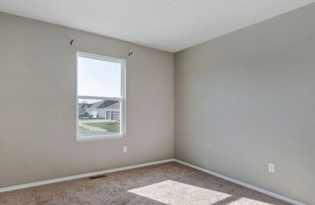 Building Photo - 4 Bedroom | 2 Bathroom | 3 Car Garage| Republic MO | Fenced Backyard!