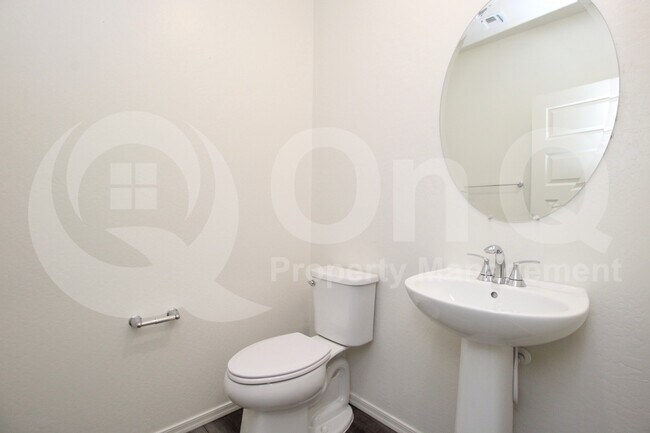 Building Photo - 9320 S 30th Ln