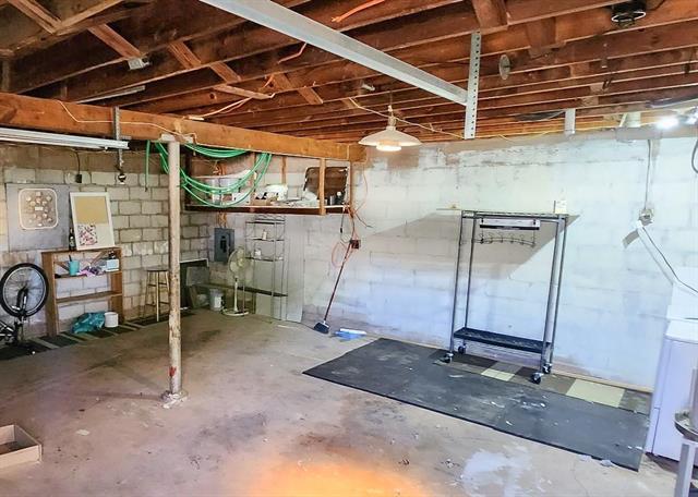 Building Photo - 1802 Lincoln Dr