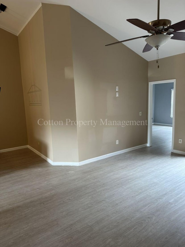 Building Photo - 207 Hibiscus Way