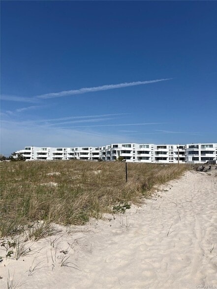 Building Photo - 253 Dune Rd
