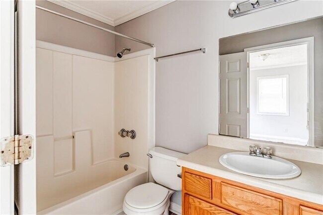 Building Photo - 2053 White Oak Cir