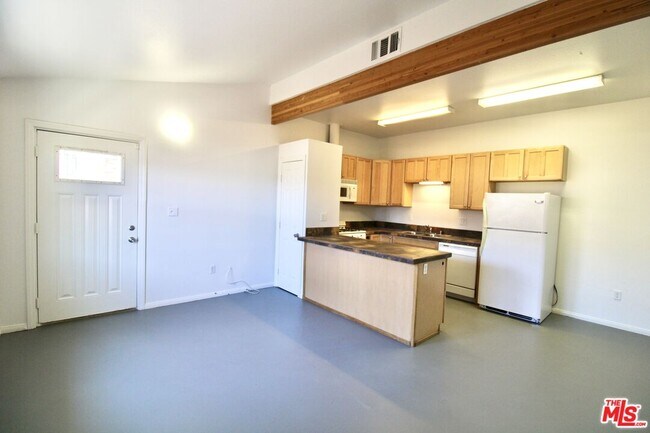 Building Photo - 6587 Oasis Ave