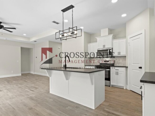 Building Photo - Beautiful and Spacious 3-Bedroom, 2-Bath Rental Home with Modern Finishes