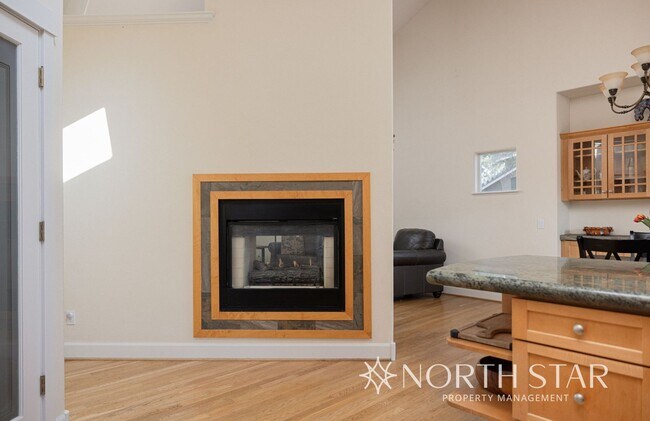 Building Photo - Spacious Bend 3 bed/2 bath Residence w/ Of...