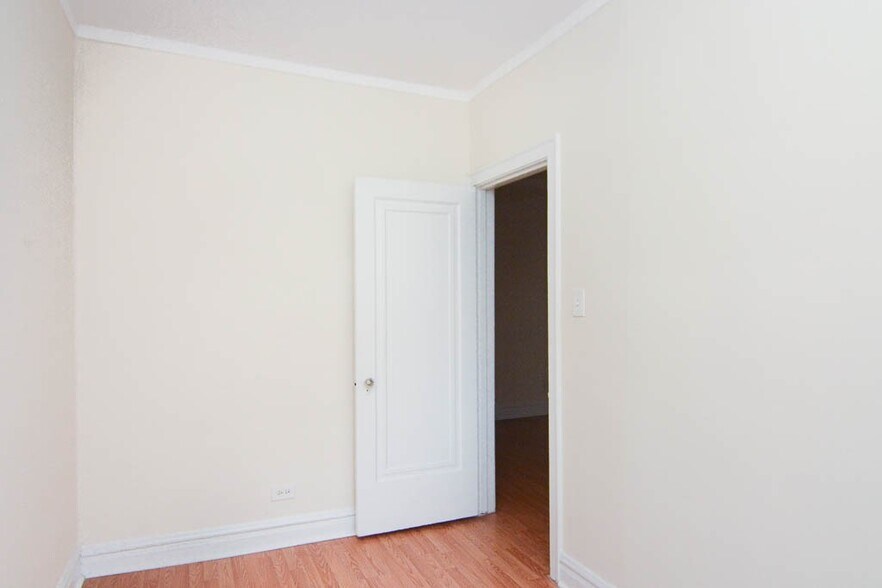 Building Photo - 4834 N Damen Ave