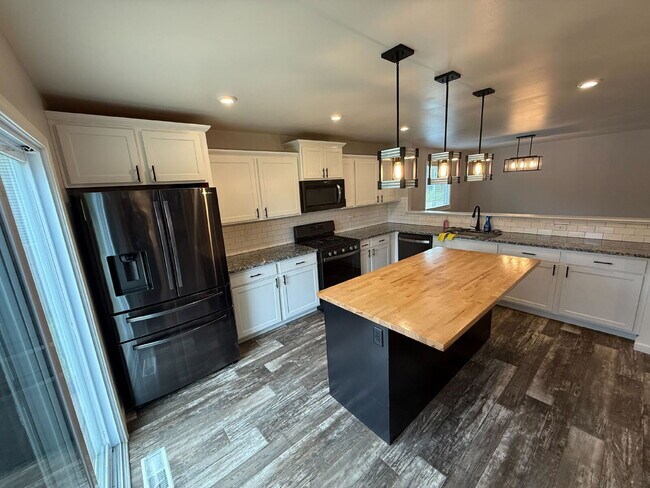 Building Photo - Spacious 4-Bedroom Home with 3 Full Baths in Swartz Creek
