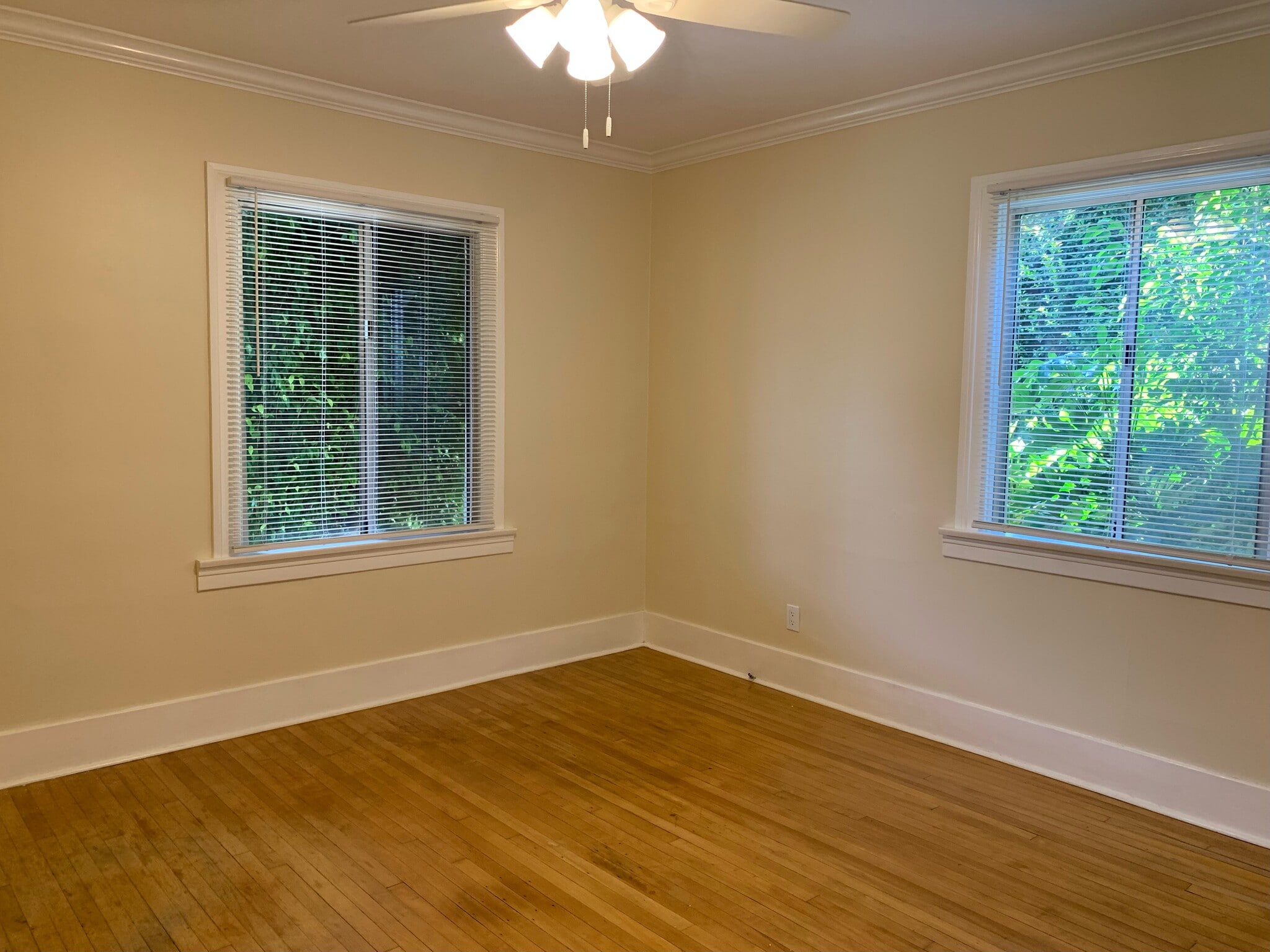 Front Bedroom 12x12 - 1038 N Hudson Ave