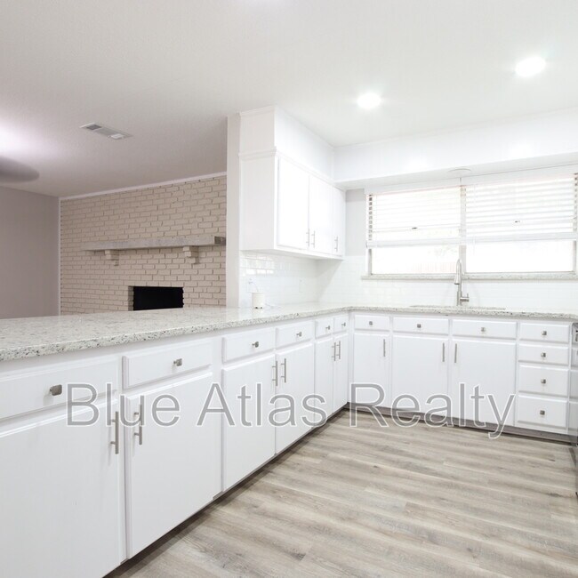 Building Photo - 3629 Venice Dr