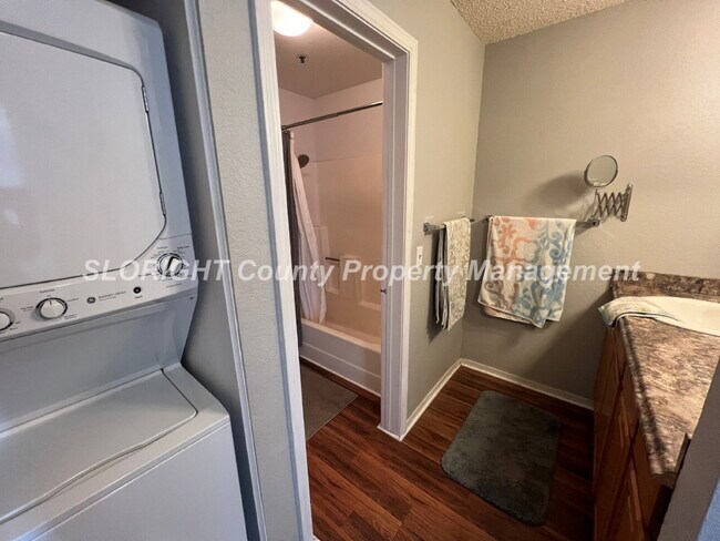 Building Photo - AVAILABLE AUGUST - Upstairs San Luis Obispo Condo - 2 Bedroom / 1 Bathroom